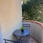 Apartment Spacious 4br & Prime Location And Comfort