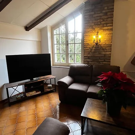 Spacious 4br & Prime Location And Comfort Apartment *