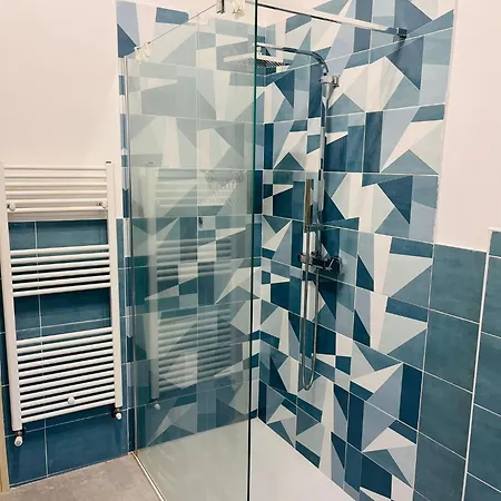 Spacious 4br & Prime Location And Comfort Apartment *