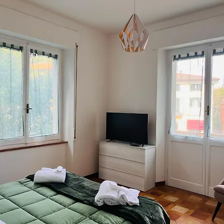 Apartment Spacious 4br & Prime Location And Comfort *