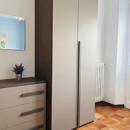 Apartment Spacious 4br & Prime Location And Comfort *