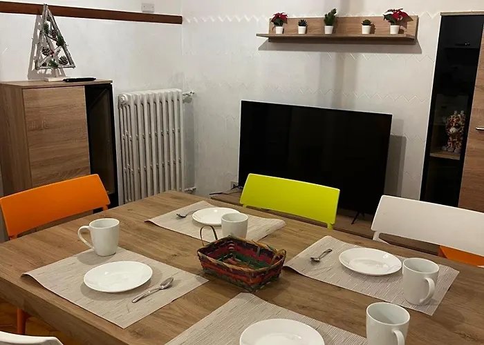 Spacious 4br & Prime Location And Comfort Apartment *