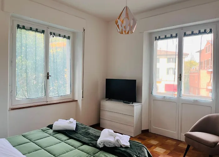 Apartment Spacious 4br & Prime Location And Comfort *